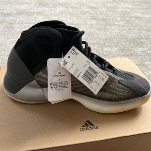 YEEZY QNTM